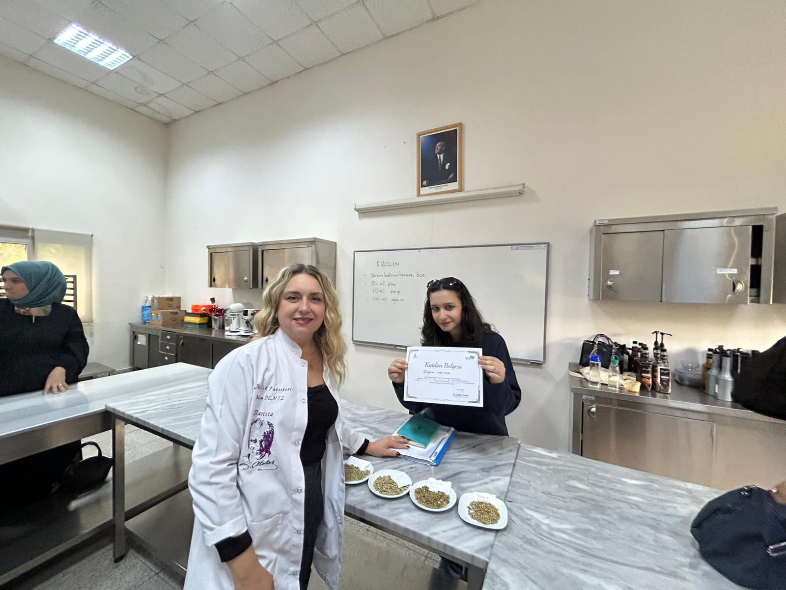 İzmir’de Yüzlerce Kişi Yeni Mesleğine Kavuştu! (1)