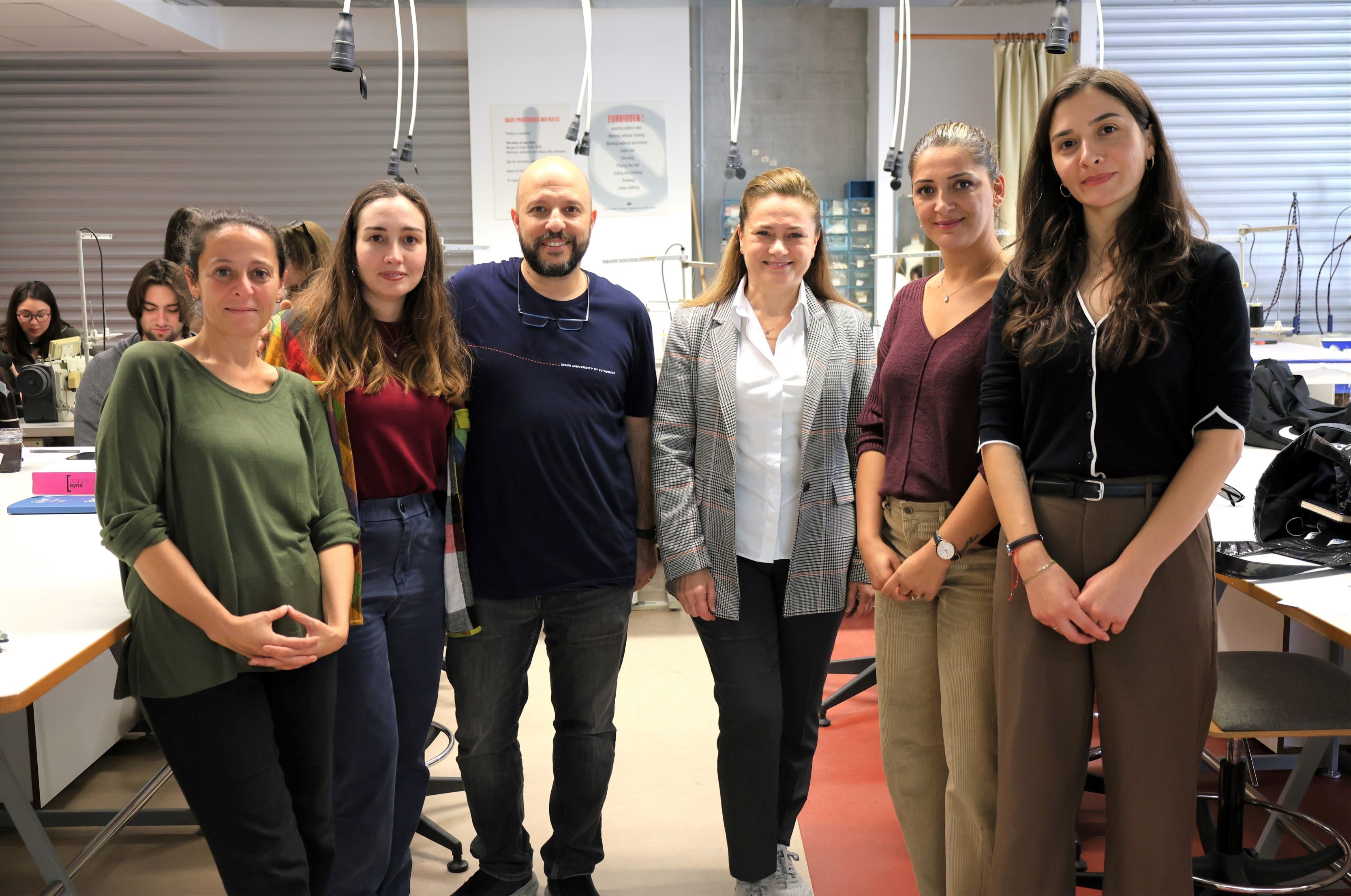 İzmir’in Ruhu Dijital Tuvalde Genç Sanatçılar Dikkat Çekti (3)