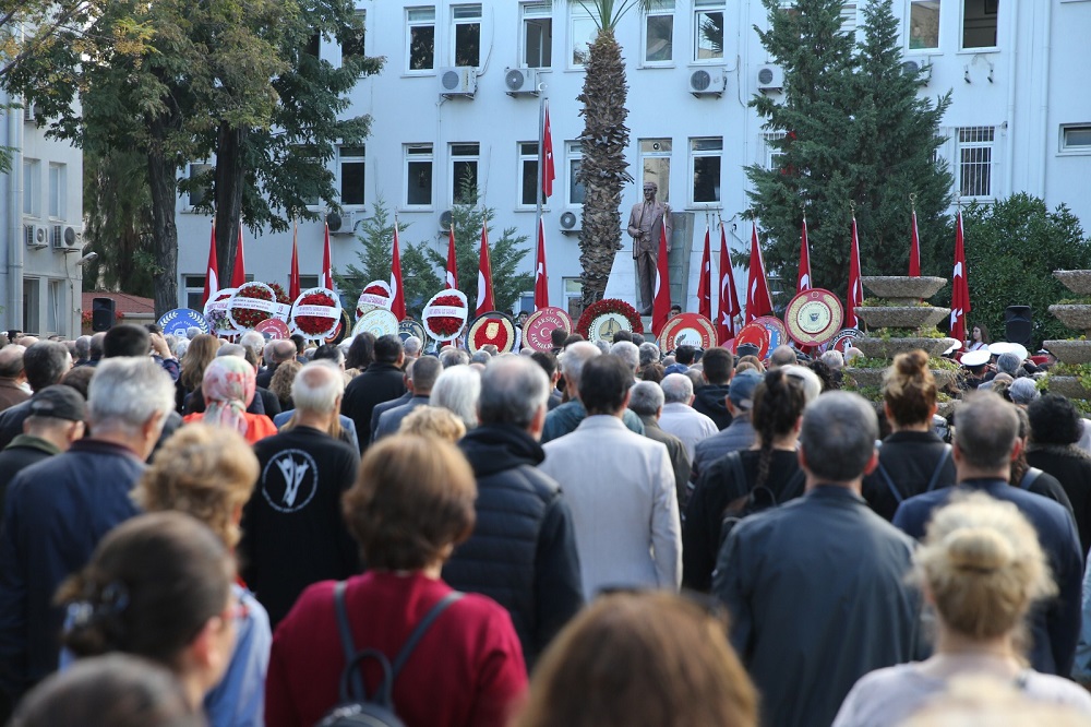Karşıyaka, Ata’ya Saygı Zinciri Ile Tek Yürek Oldu (3)