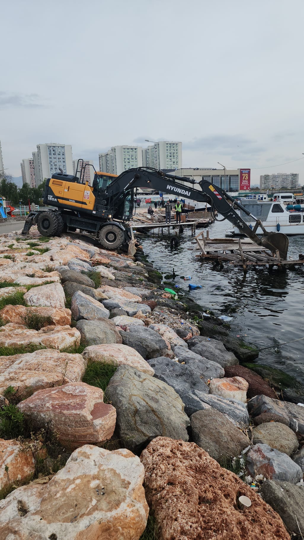 Karşıyaka Sahilinde Kaçak Iskele Operasyonu Başladı! (5)