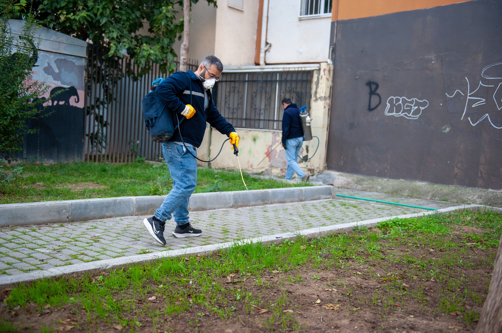 Karşıyaka’da Haşerelerle Savaş Başladı! (1)