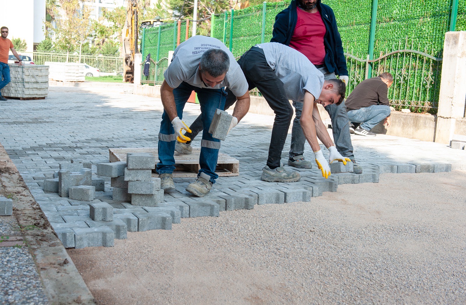 Karşıyaka’da Okul Çevrelerinde Sıkı Çalışma! (1)