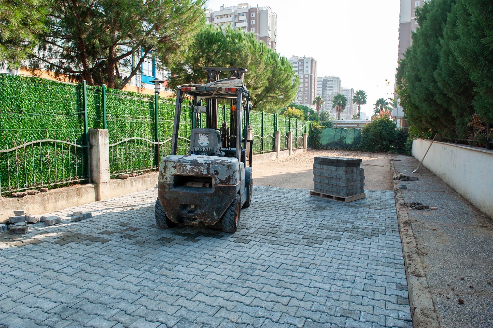 Karşıyaka’da Okul Çevrelerinde Sıkı Çalışma! (3)