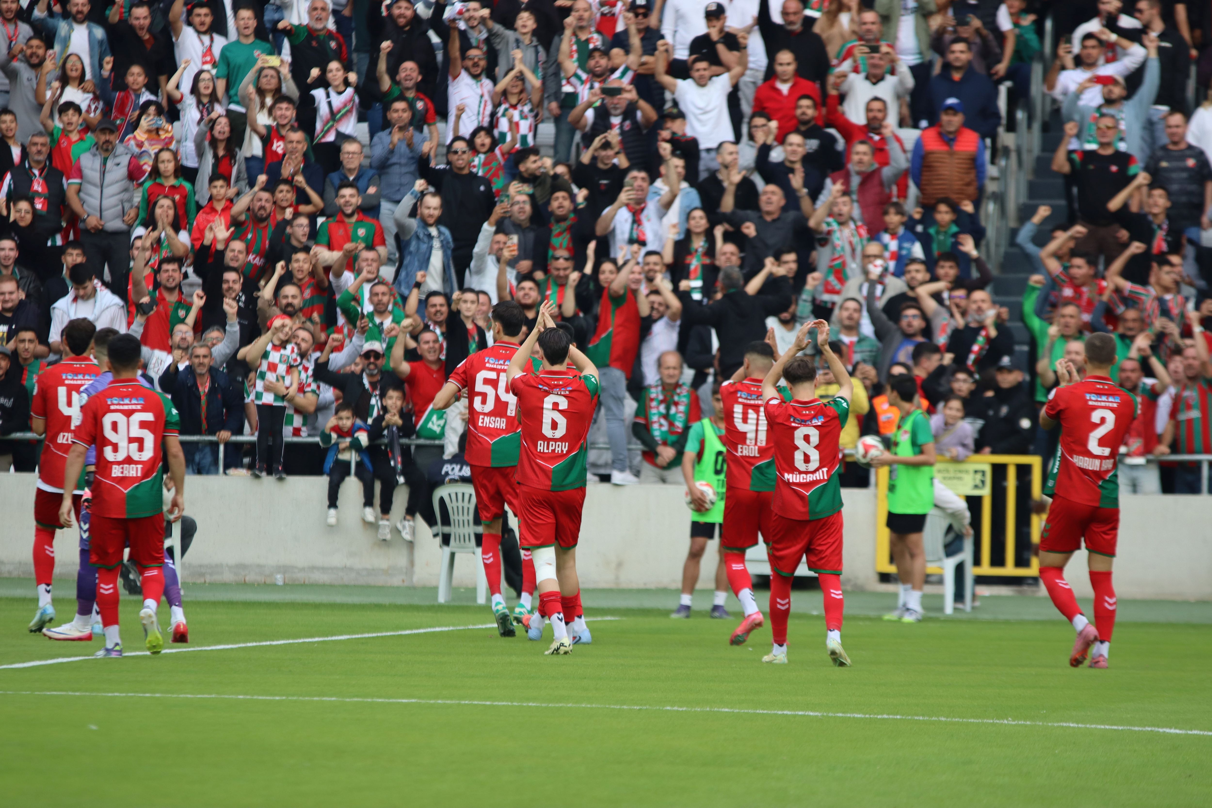 Karşıyaka’dan Altın Değerinde Zafer Uşakspor'u Son Dakika Golüyle Geçti (1)