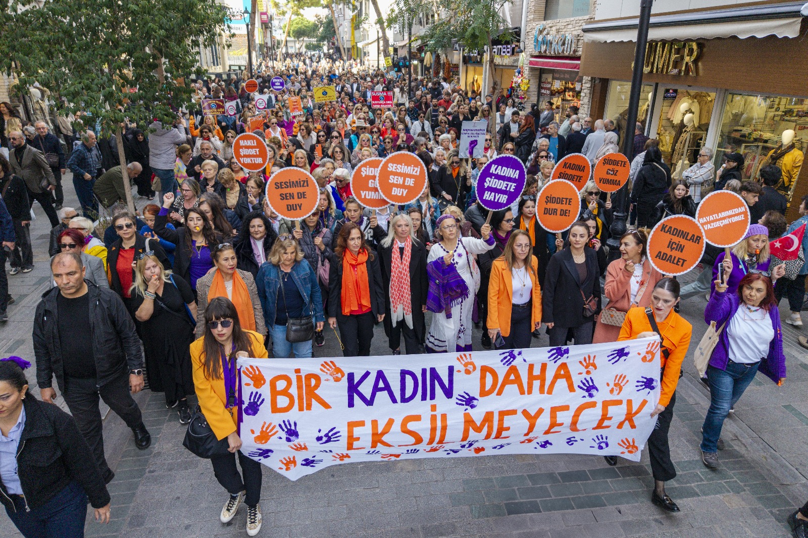 Karşıyaka’dan Kadına Yönelik Şiddete Karşı Güçlü Dayanışma Mesajı (1)