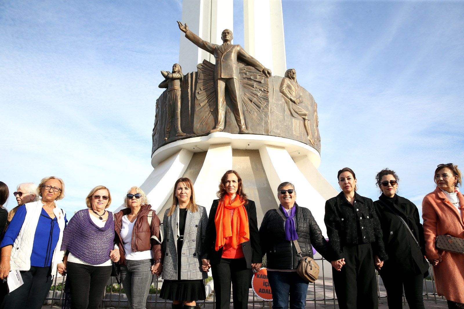 Karşıyaka’dan Kadına Yönelik Şiddete Karşı Güçlü Dayanışma Mesajı (4)
