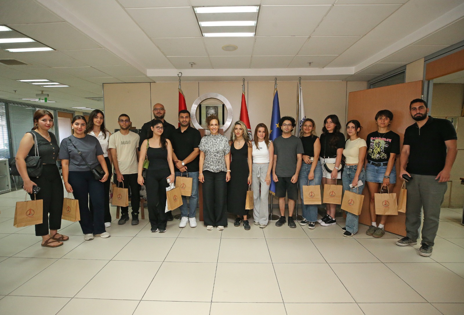 ‘Karşıyaka’nın Filizleri’ Dayanışmayla Gençlerin Yanında (1)