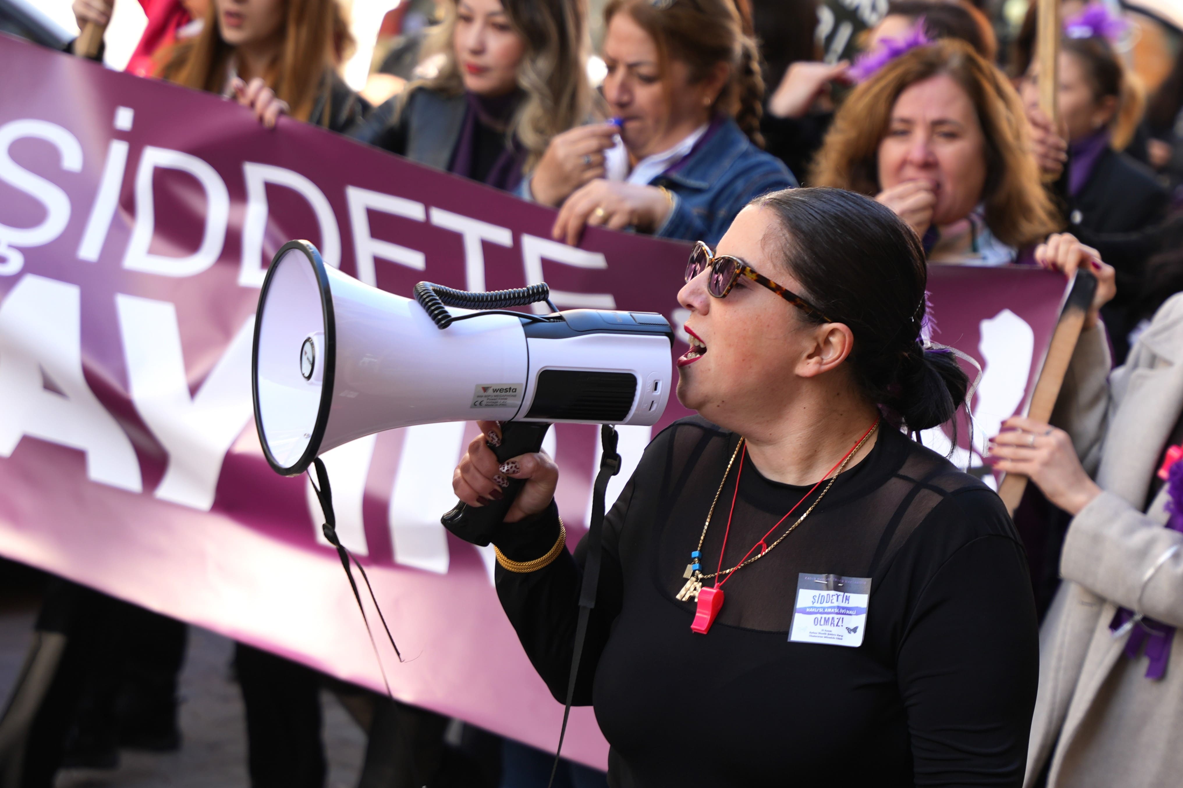 Kemalpaşalı Kadınlardan Tüm Şehri Sarsan Mesaj! (2)