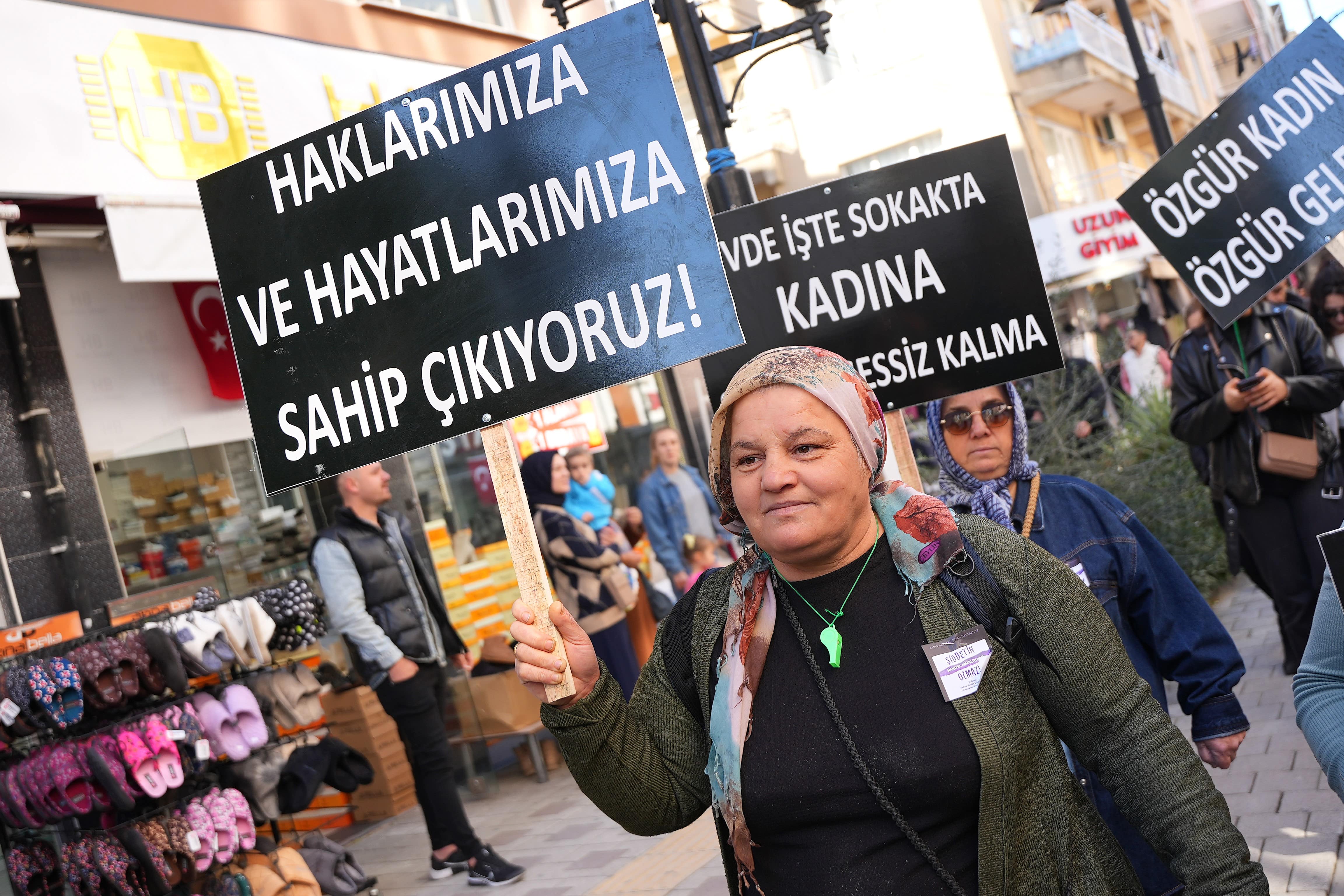 Kemalpaşalı Kadınlardan Tüm Şehri Sarsan Mesaj! (3)