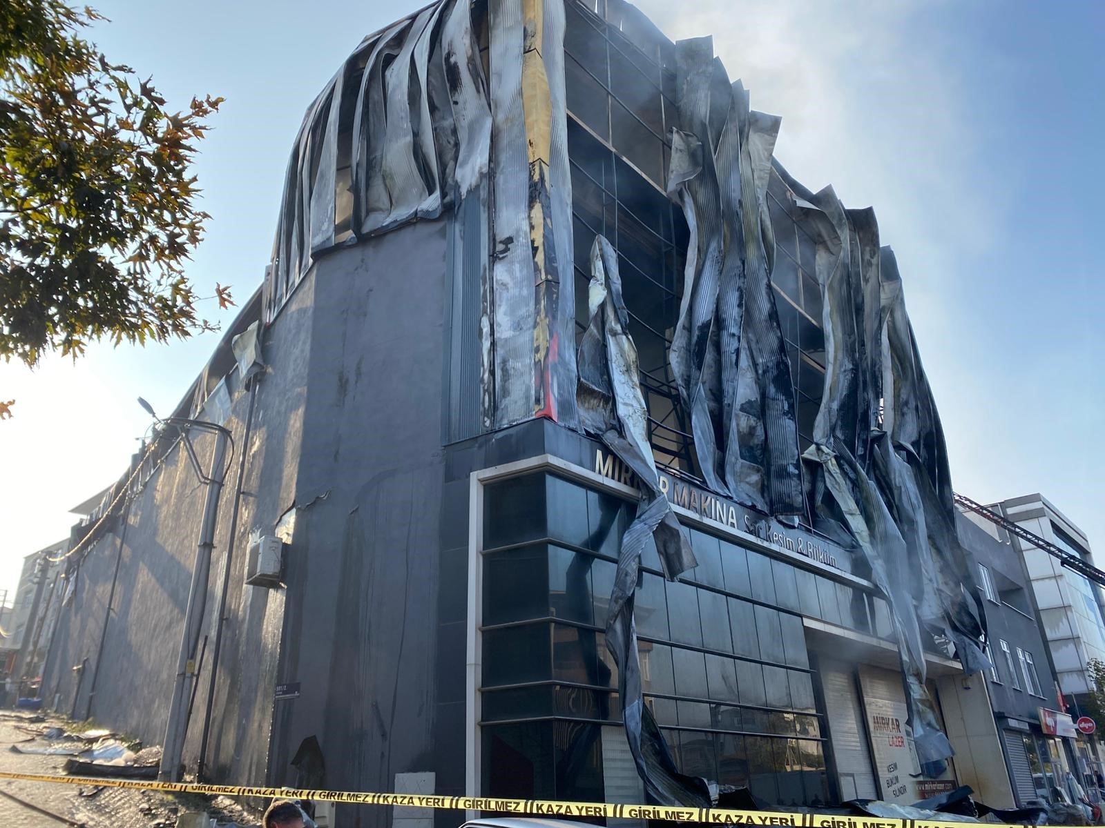 Kocaeli'deki Yangında Ölenlerin Fotoğraflarını Paylaşıp Küfrettiler! (2)