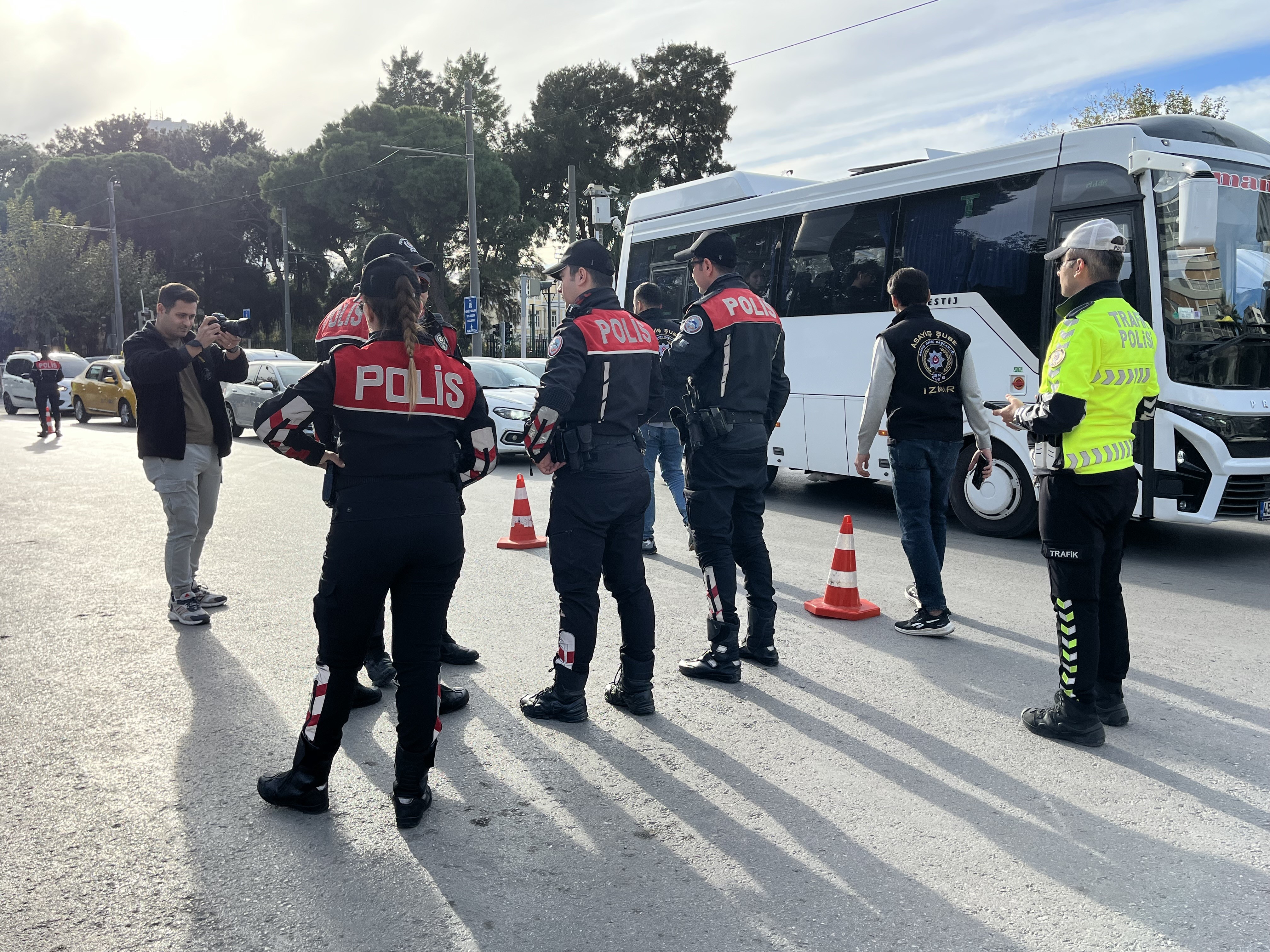 Konak’ta 30 Noktada Dev Denetim 258 Araca Ceza Kesildi (2)