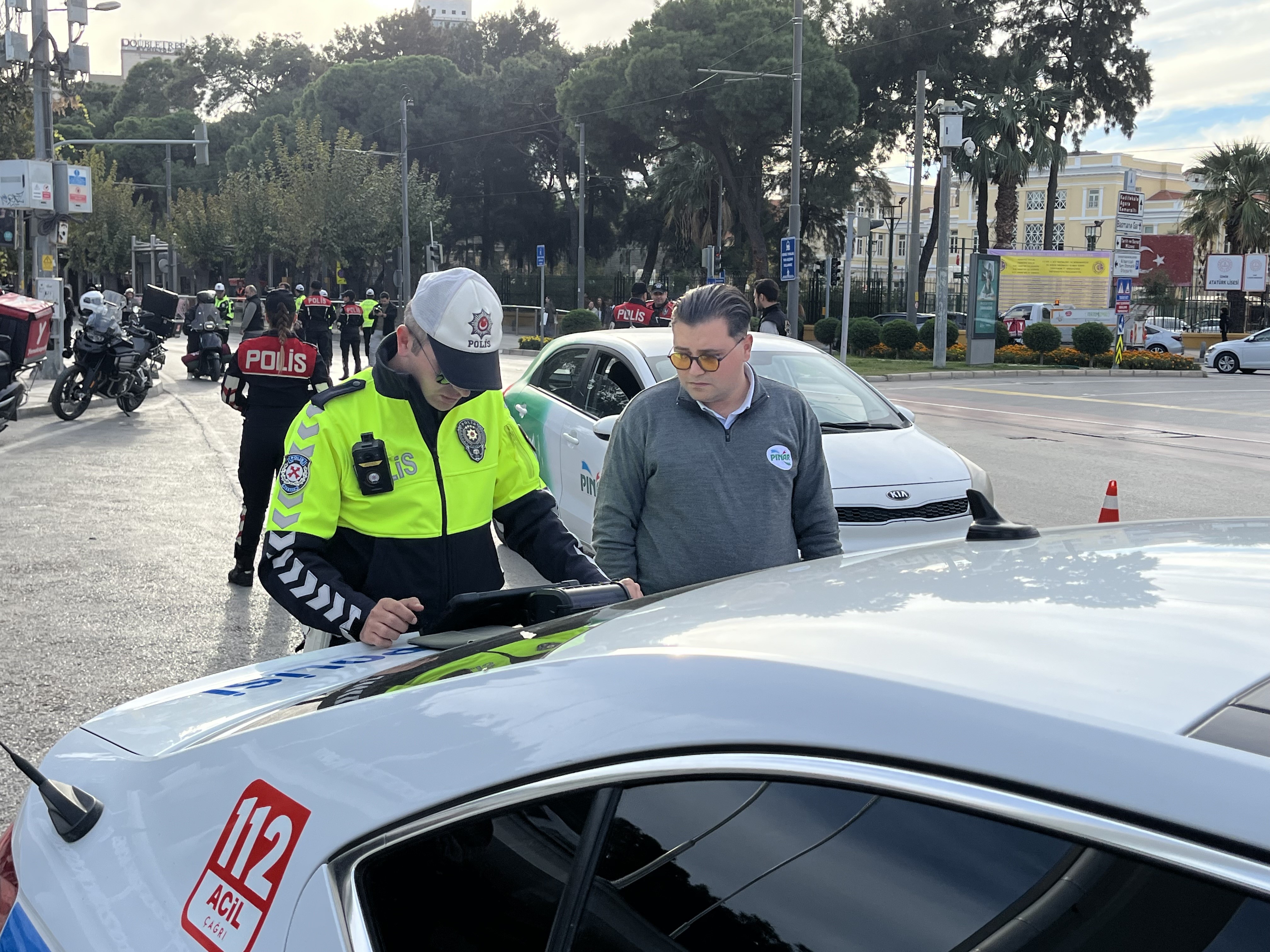 Konak’ta 30 Noktada Dev Denetim 258 Araca Ceza Kesildi (3)