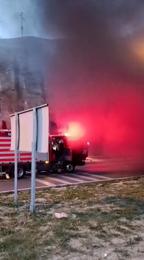 Konak'ta Itfaiyeden Kritik Müdahale Alevler Tünele Yayılmadan Durduruldu (3)