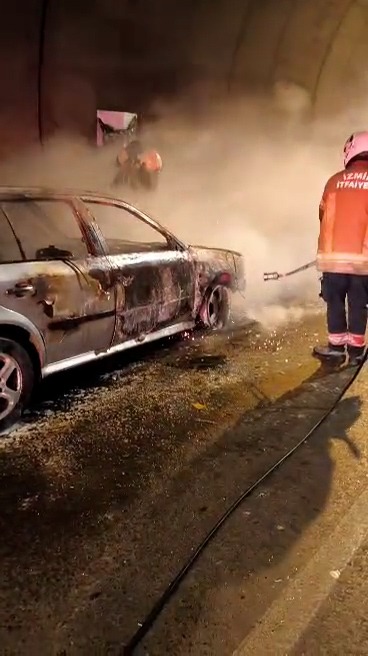 Konak'ta Itfaiyeden Kritik Müdahale Alevler Tünele Yayılmadan Durduruldu (4)