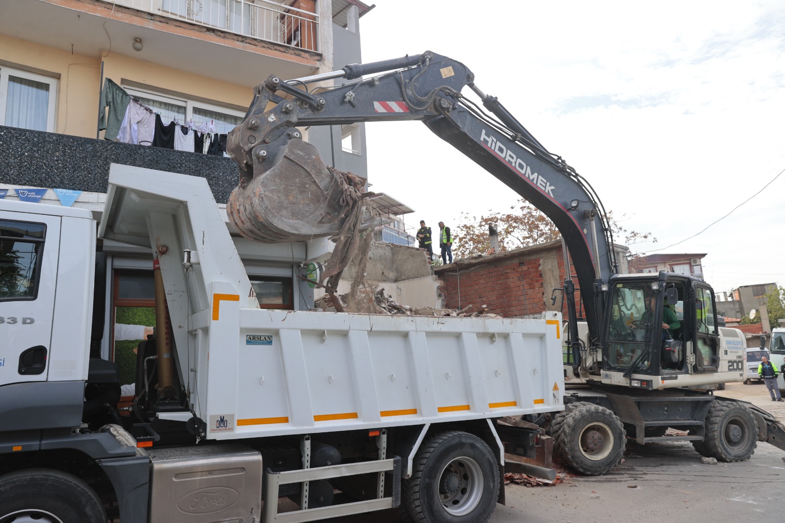 Konak’ta Tehlike Ortadan Kalkıyor (2)