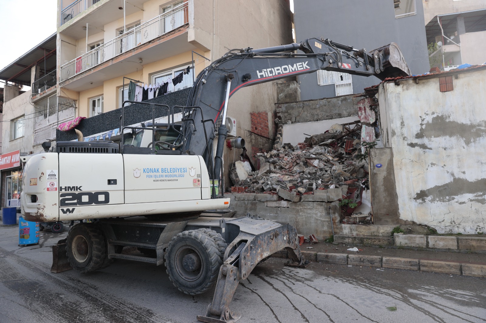 Konak’ta Tehlike Ortadan Kalkıyor (3)