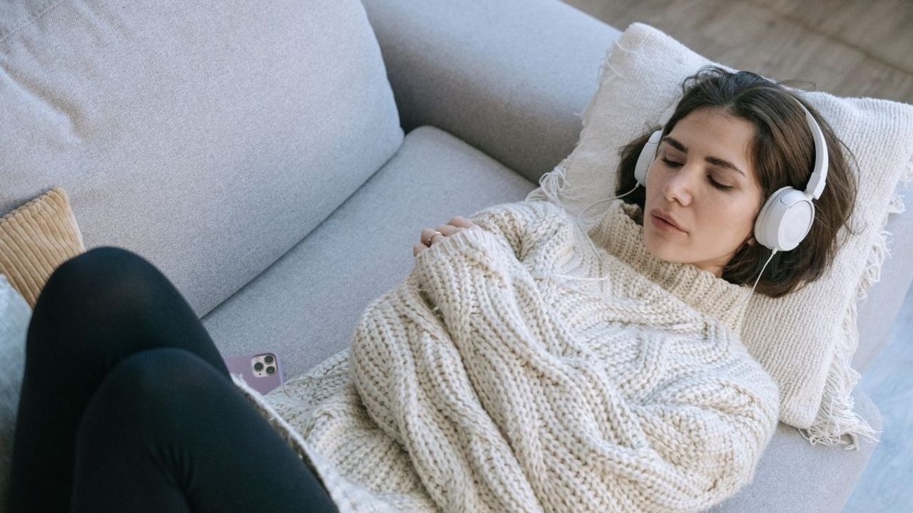 Kulaklıkla Uykuya Dalma 1