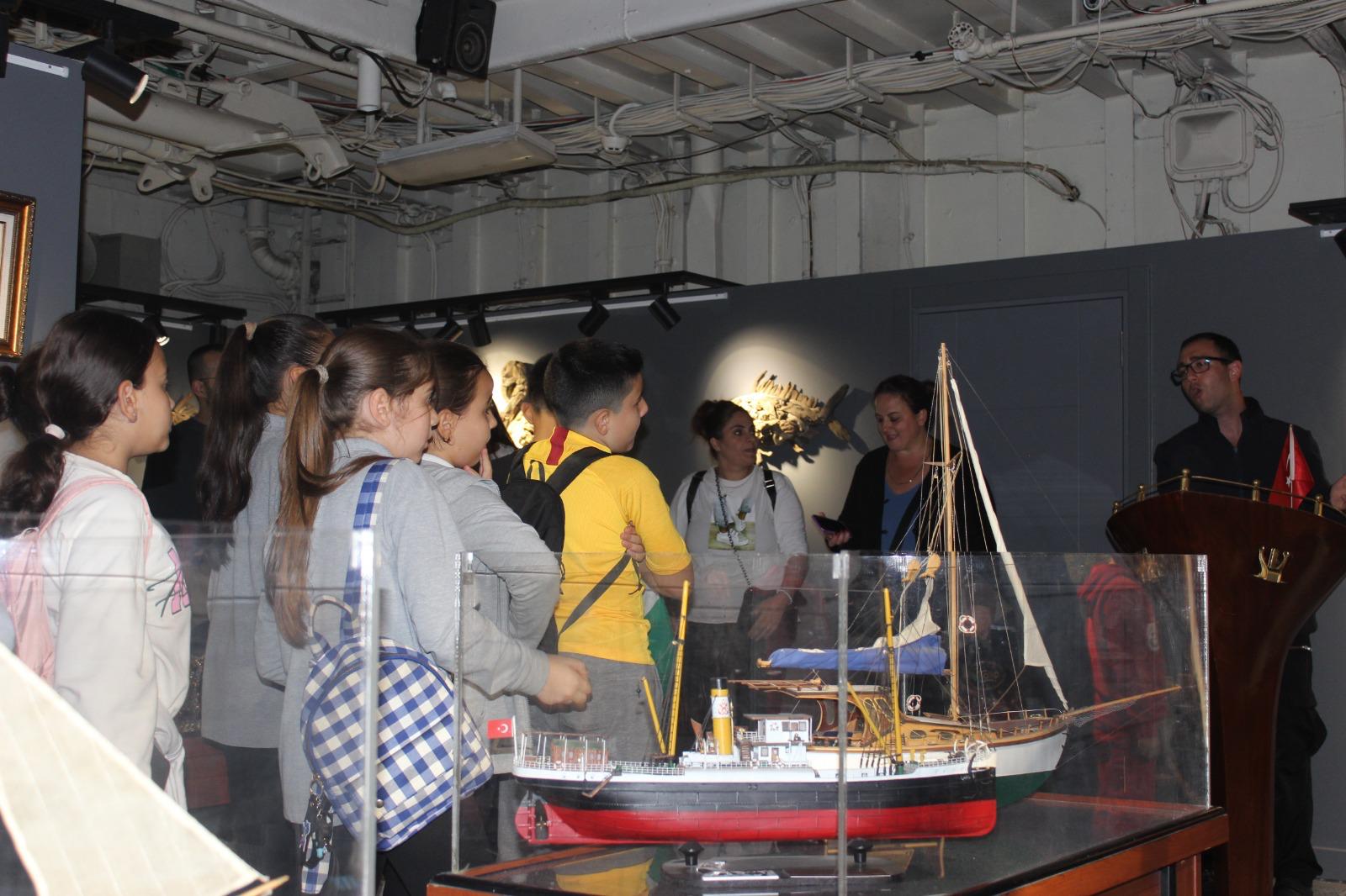 Öğrenciler İngilizceyi Müze Gezileriyle Pekiştiriyor (5)