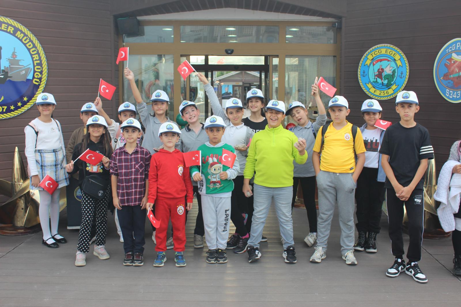 Öğrenciler İngilizceyi Müze Gezileriyle Pekiştiriyor (6)