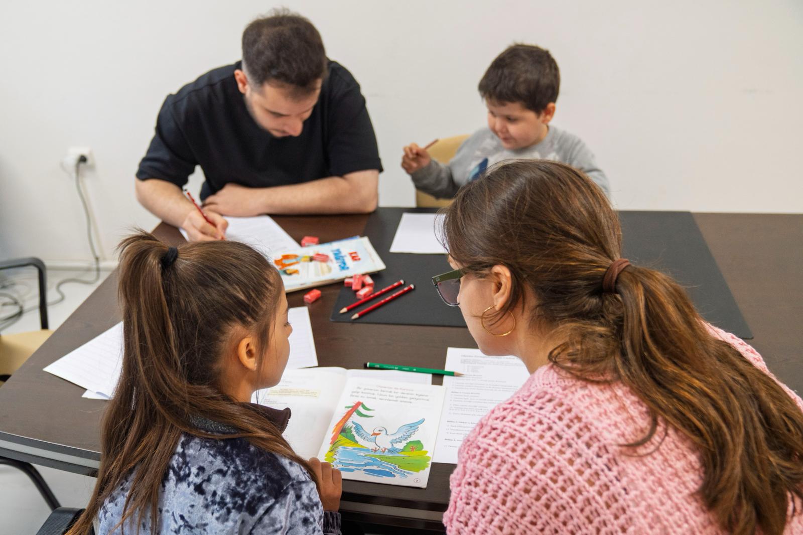 Okuma Yazma Sorununa Çözüm İzmir'de 'Renkli Harfler' Kapılarını Açtı (5)