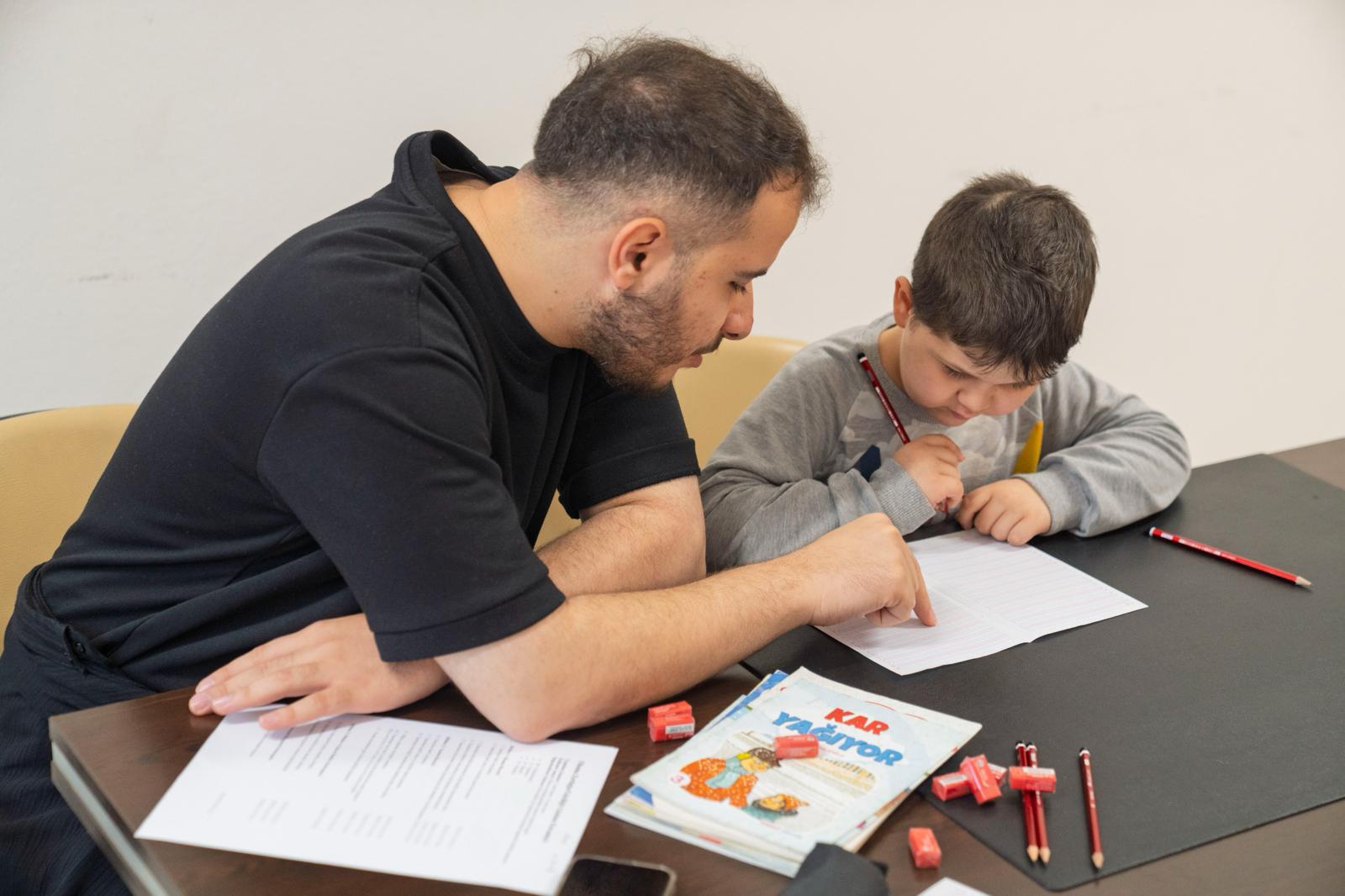 Okuma Yazma Sorununa Çözüm İzmir'de 'Renkli Harfler' Kapılarını Açtı (7)