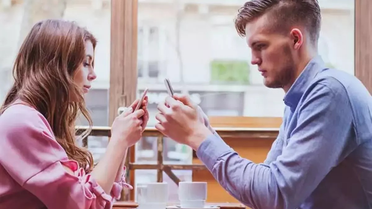 Partnerinizin Sosyal Medya Kullanımı Ilişkinizi Nasıl Zehirliyor 'Gizli Beğeni' Sendromu (3)