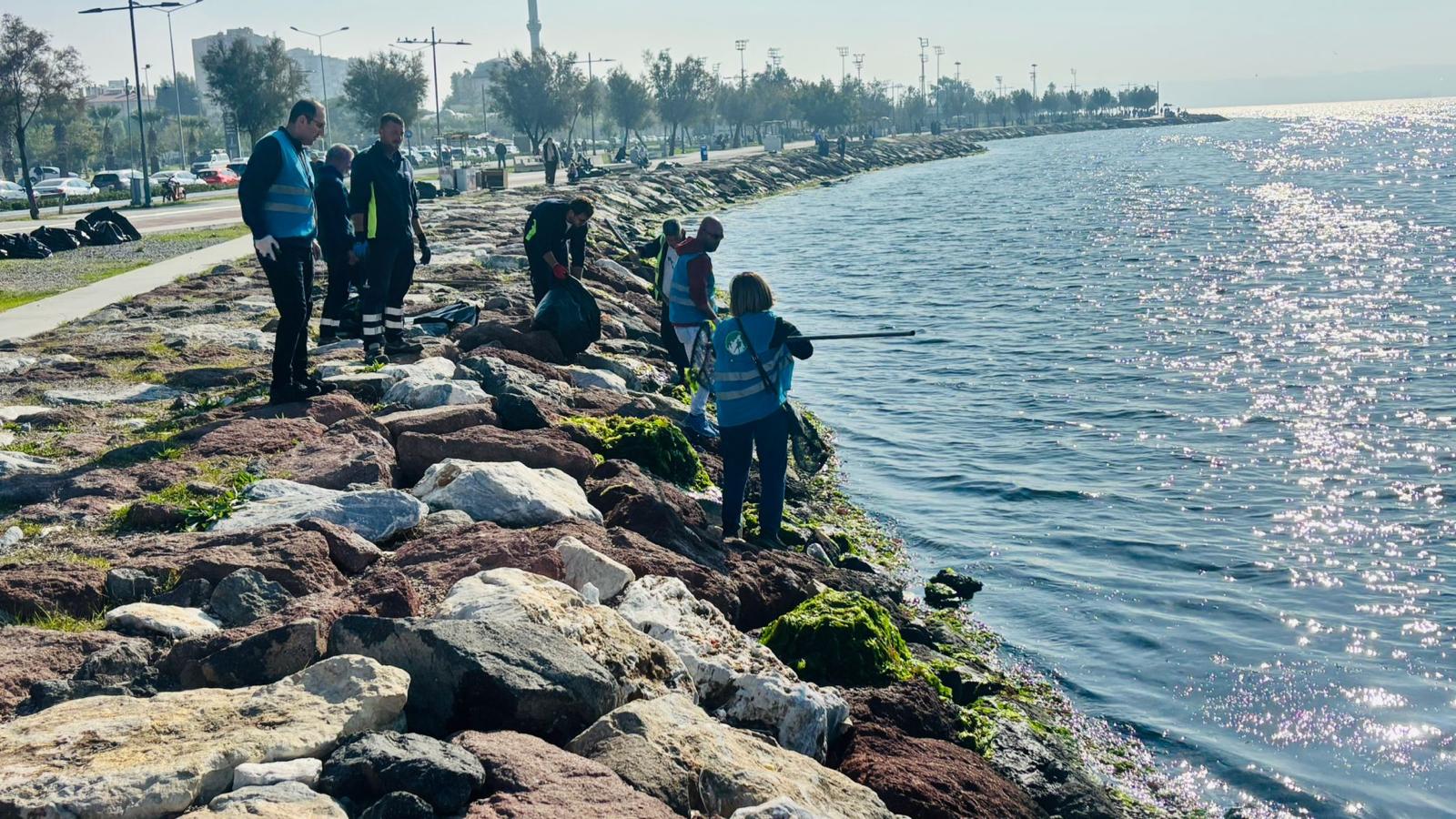 Sadece Bir Saatte 300 Kilo Çöp! Karşıyaka’da Büyük Çevre Harekatı (5)