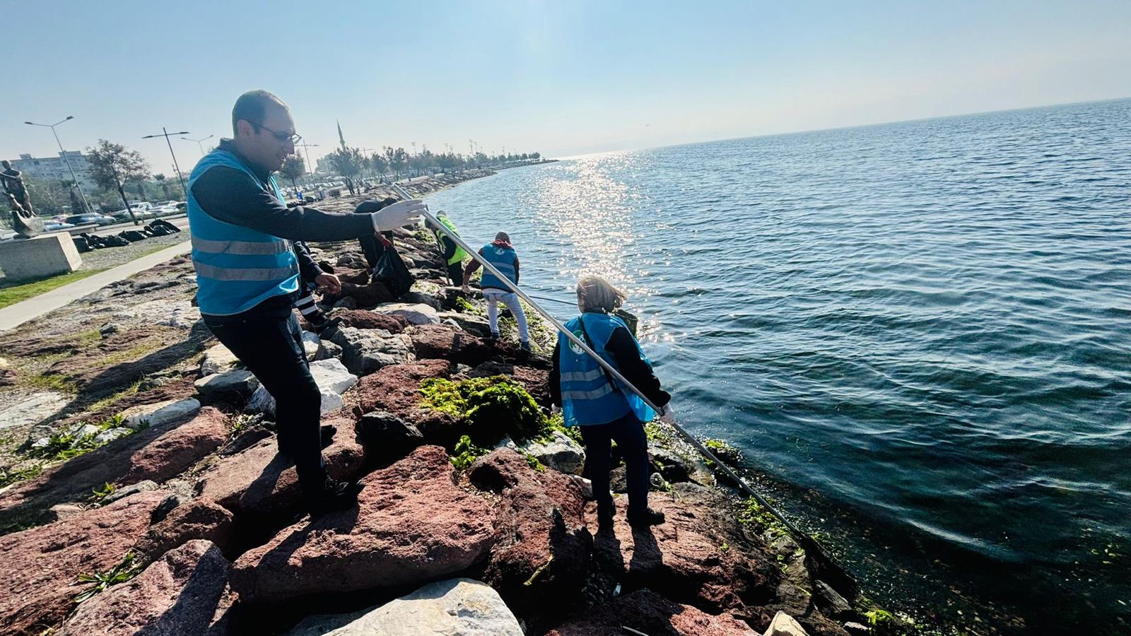 Sadece Bir Saatte 300 Kilo Çöp! Karşıyaka’da Büyük Çevre Harekatı (6)