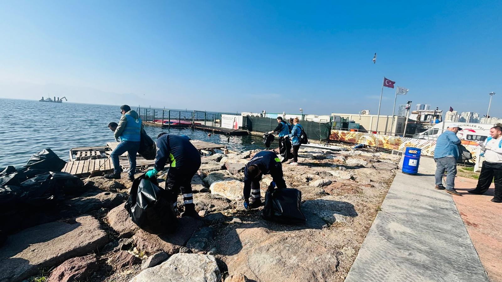 Sadece Bir Saatte 300 Kilo Çöp! Karşıyaka’da Büyük Çevre Harekatı (7)