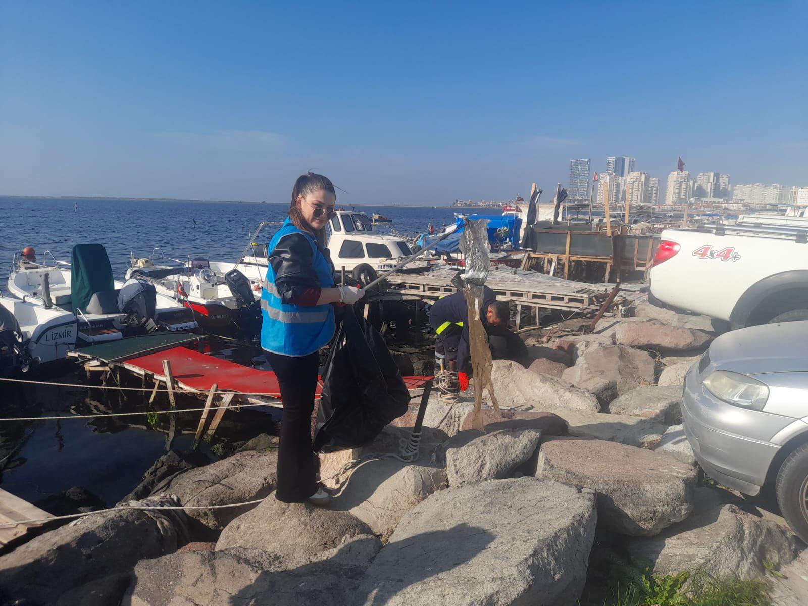 Sadece Bir Saatte 300 Kilo Çöp! Karşıyaka’da Büyük Çevre Harekatı (8)