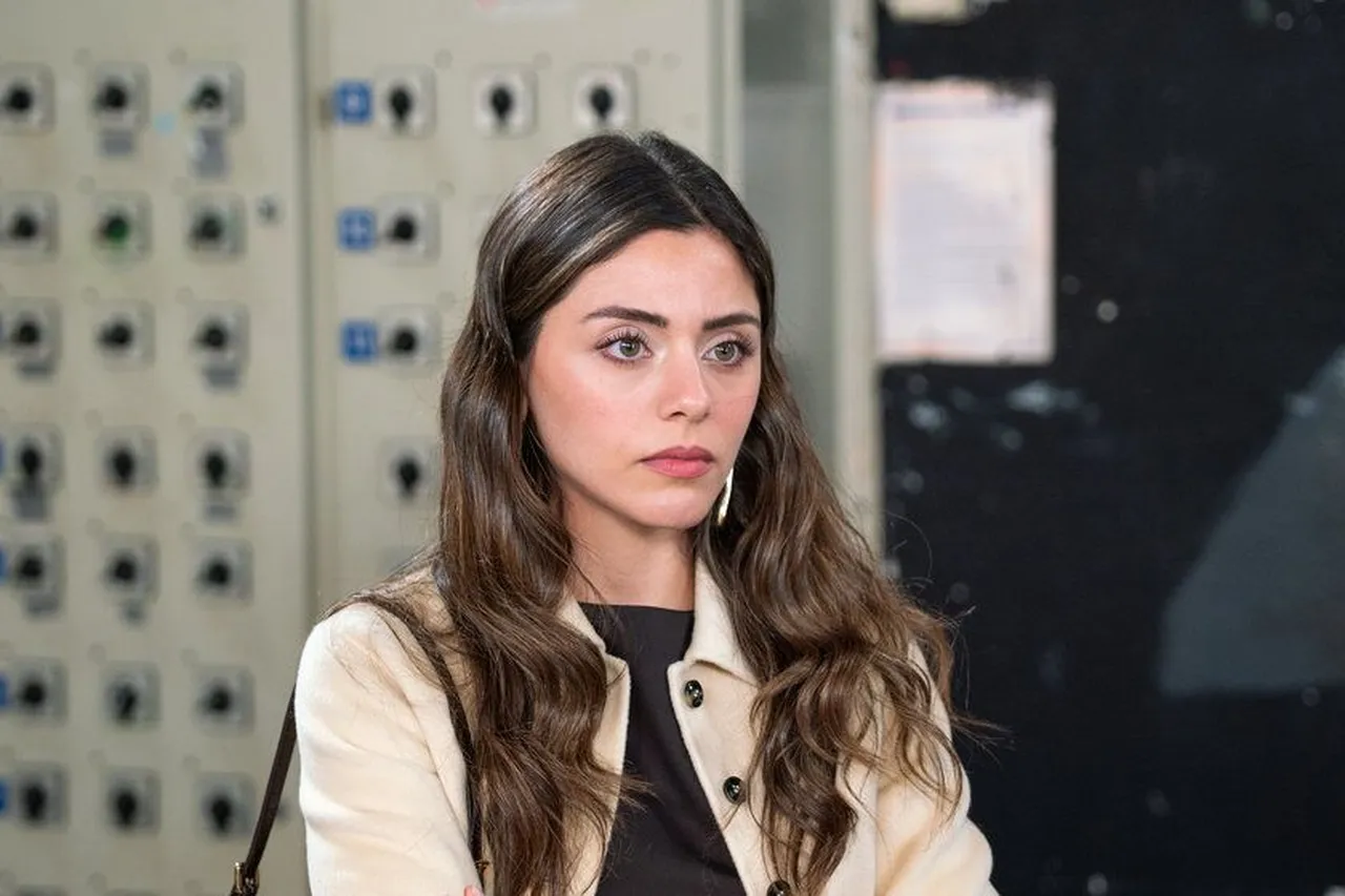 Son Bölümde Tekne Kazasında Yüzü Yanan Gizemli Kadın, Doğa Karakterinin Yeni Oyuncuyla Geri Dönme Ihtimalini Gündeme Getirdi (1)