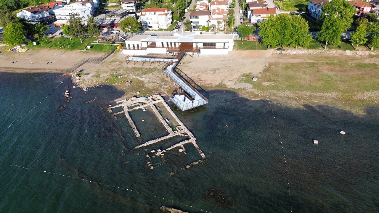 Su Altından Beddua Çıktı! Mezar Taşındaki Mesaj Dünya Gündemine Girdi (1)