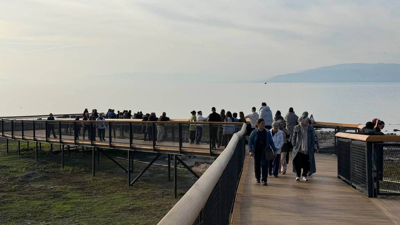 Su Altından Beddua Çıktı! Mezar Taşındaki Mesaj Dünya Gündemine Girdi (2)