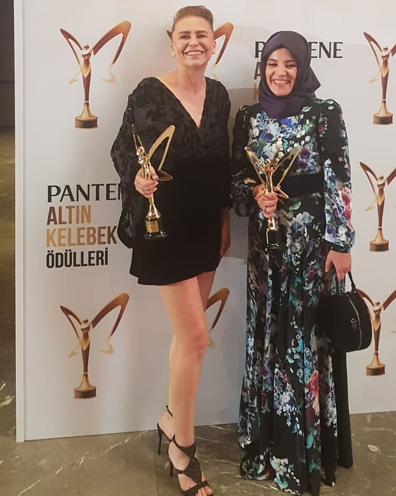 Taşacak Bu Deniz Dizisinin Senaristi Kim Ayşe Ferda Eryılmaz Ve Nehir Erdem Kimdir (1)