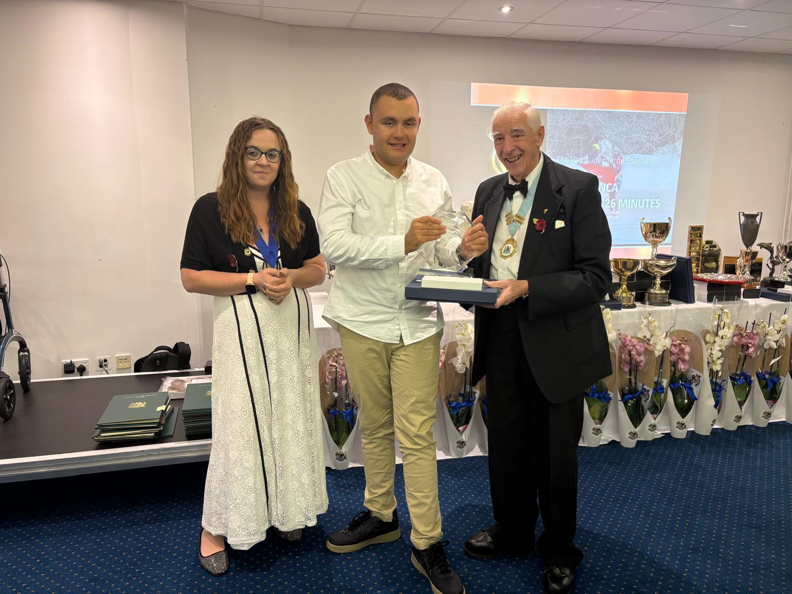 Tuna Tunca İngiltere’de Iki Ödülle Türkiye’nin Gururu Oldu (1)