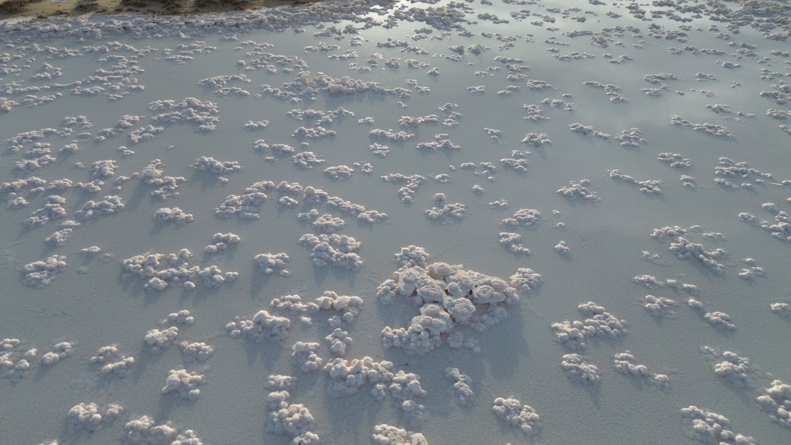 Tuz Gölü’nde Su Çekildi, Ortaya Kartpostallık Manzara Çıktı (1)