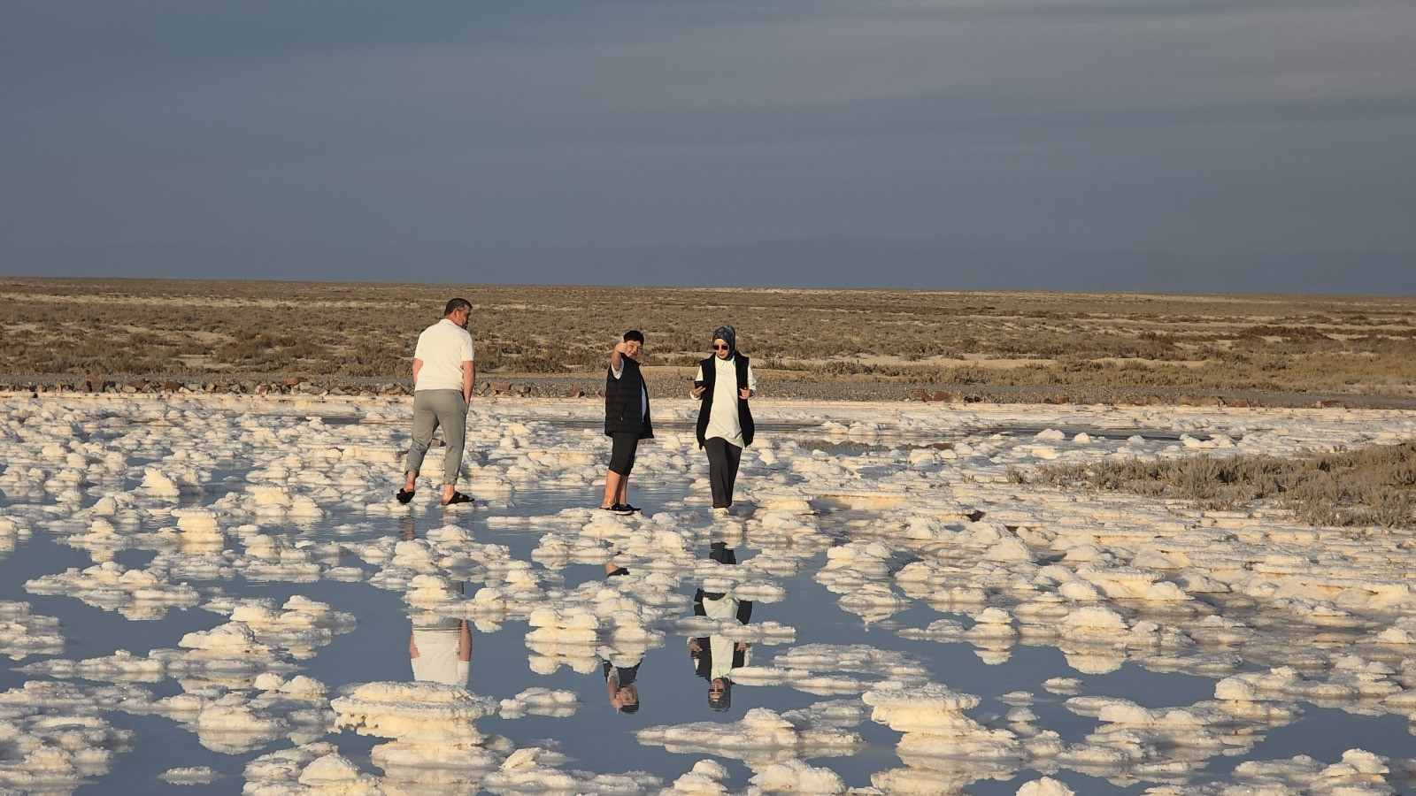 Tuz Gölü’nde Su Çekildi, Ortaya Kartpostallık Manzara Çıktı (7)