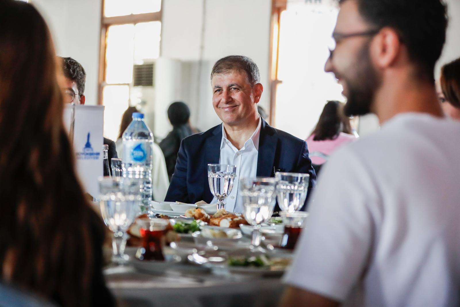 Yuvamız İzmir’den Büyük Proje! Çocuklar Üniversitelilerle Buluşuyor (14)