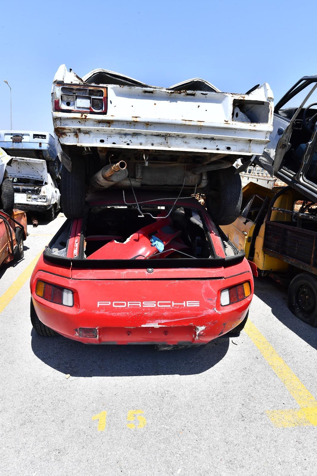 Zabıta Harekete Geçti İzmir'de Hurda Araçlara Büyük Temizlik Operasyonu (4)