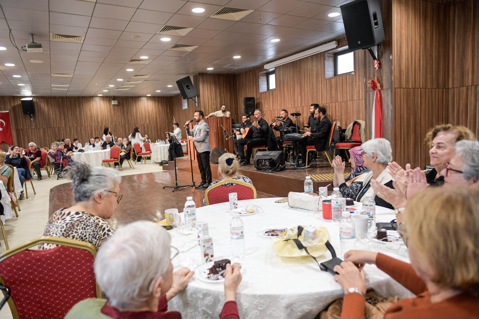 Zübeyde Hanım Huzurevi’nde Anlamlı 24 Kasım Kutlaması (8)