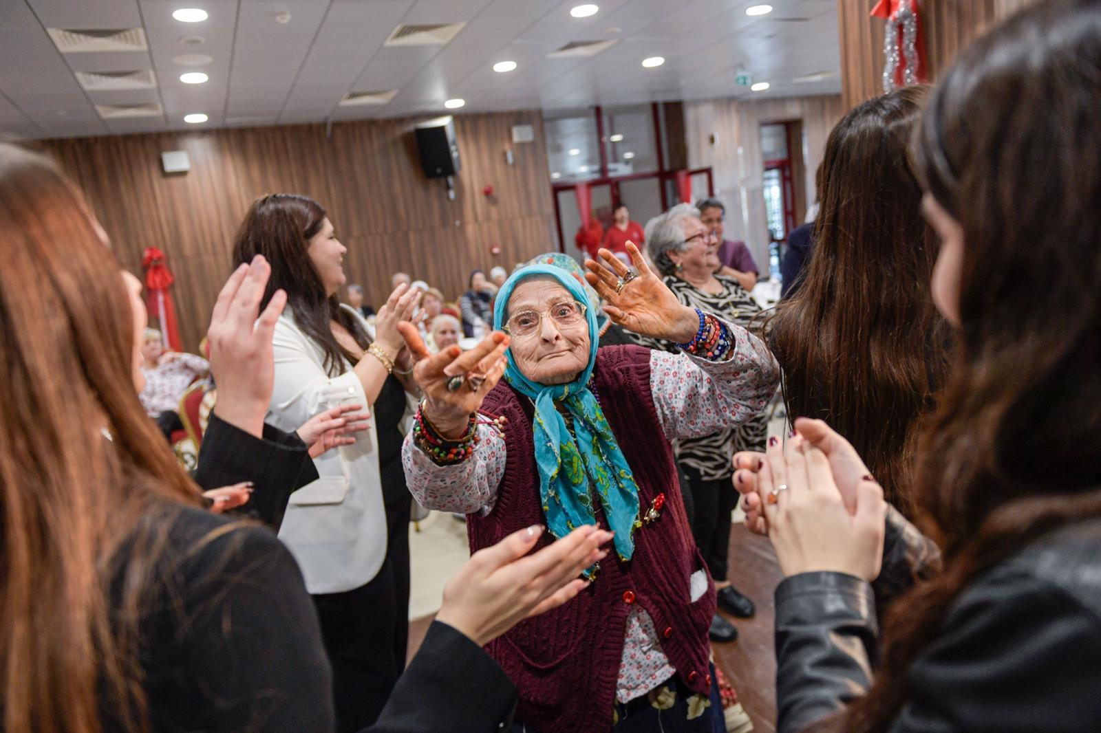 Zübeyde Hanım Huzurevi’nde Anlamlı 24 Kasım Kutlaması (9)