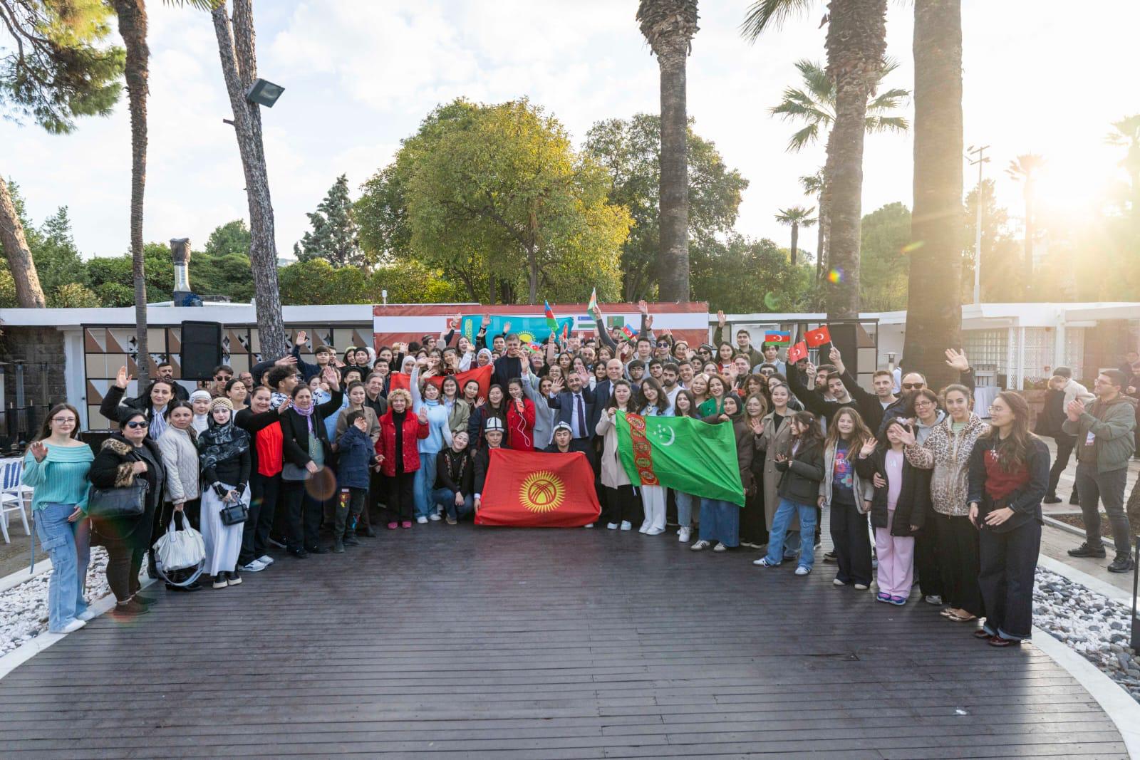 Başkan Tugay Dünya Türk Dili Ailesi Günü’nü öğrencilerle kutladı4