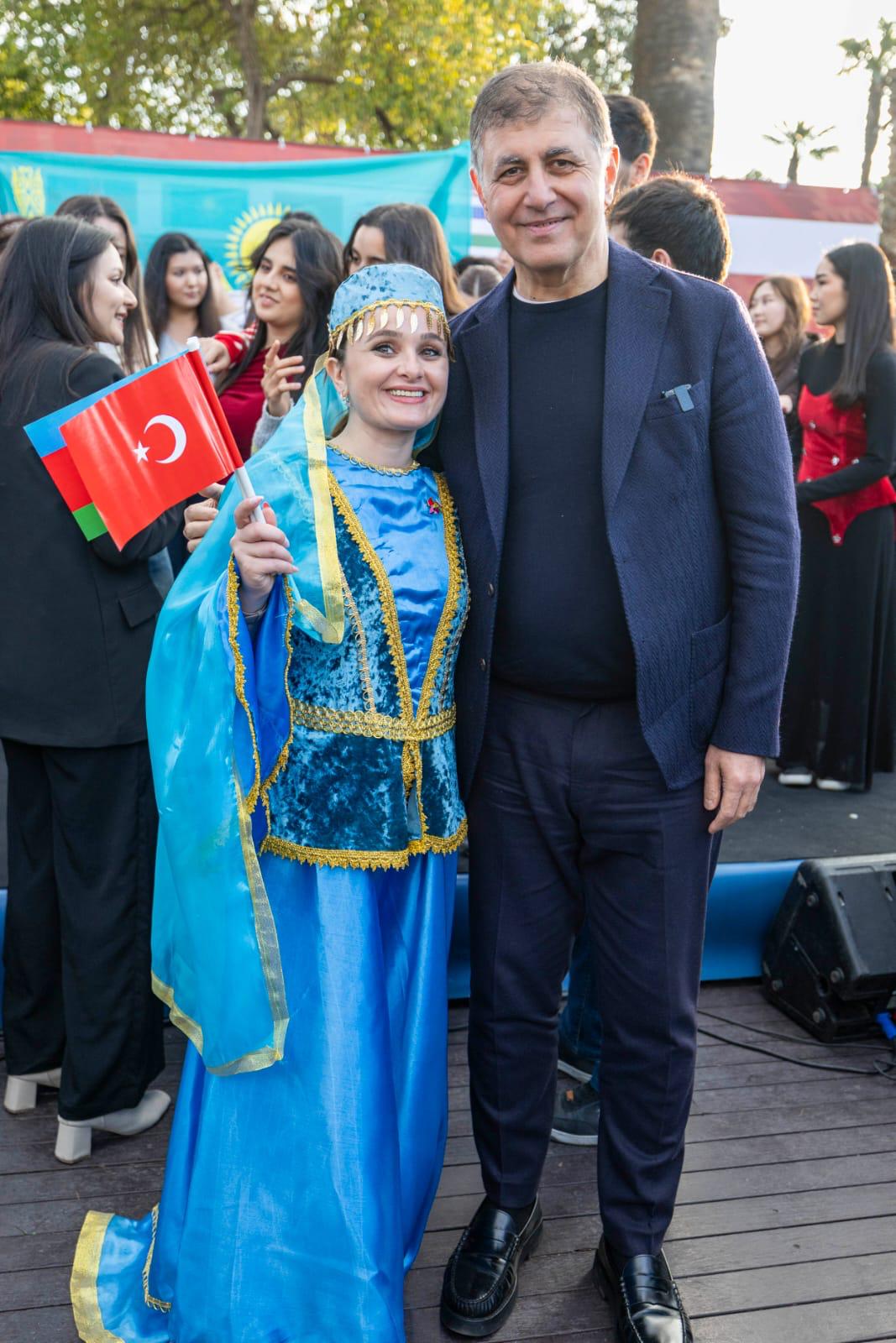 Başkan Tugay Dünya Türk Dili Ailesi Günü’nü öğrencilerle kutladı