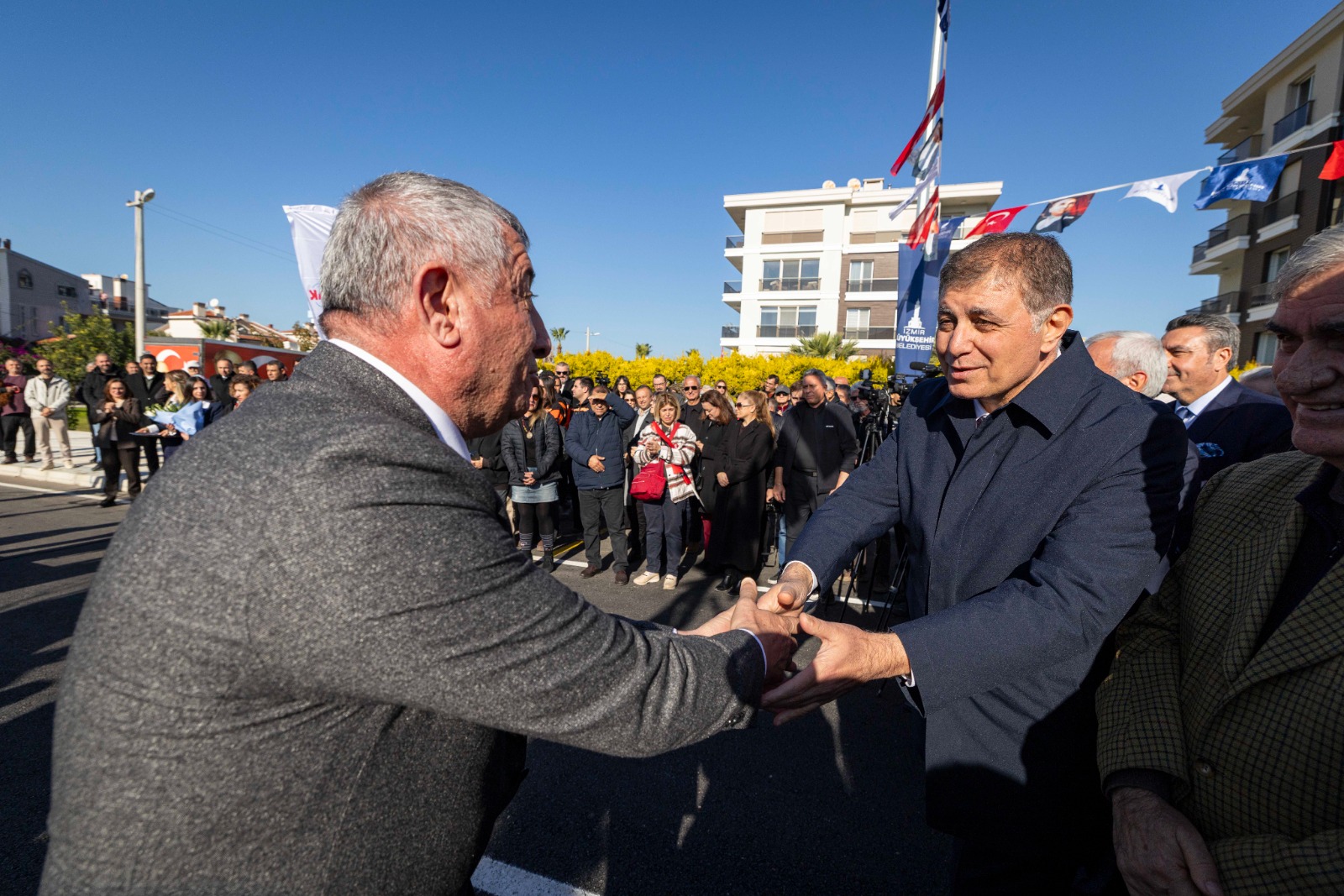 Başkan Tugay'dan açılışta Bakan Tekin'e yanıt 'Okurken ben utandım'12