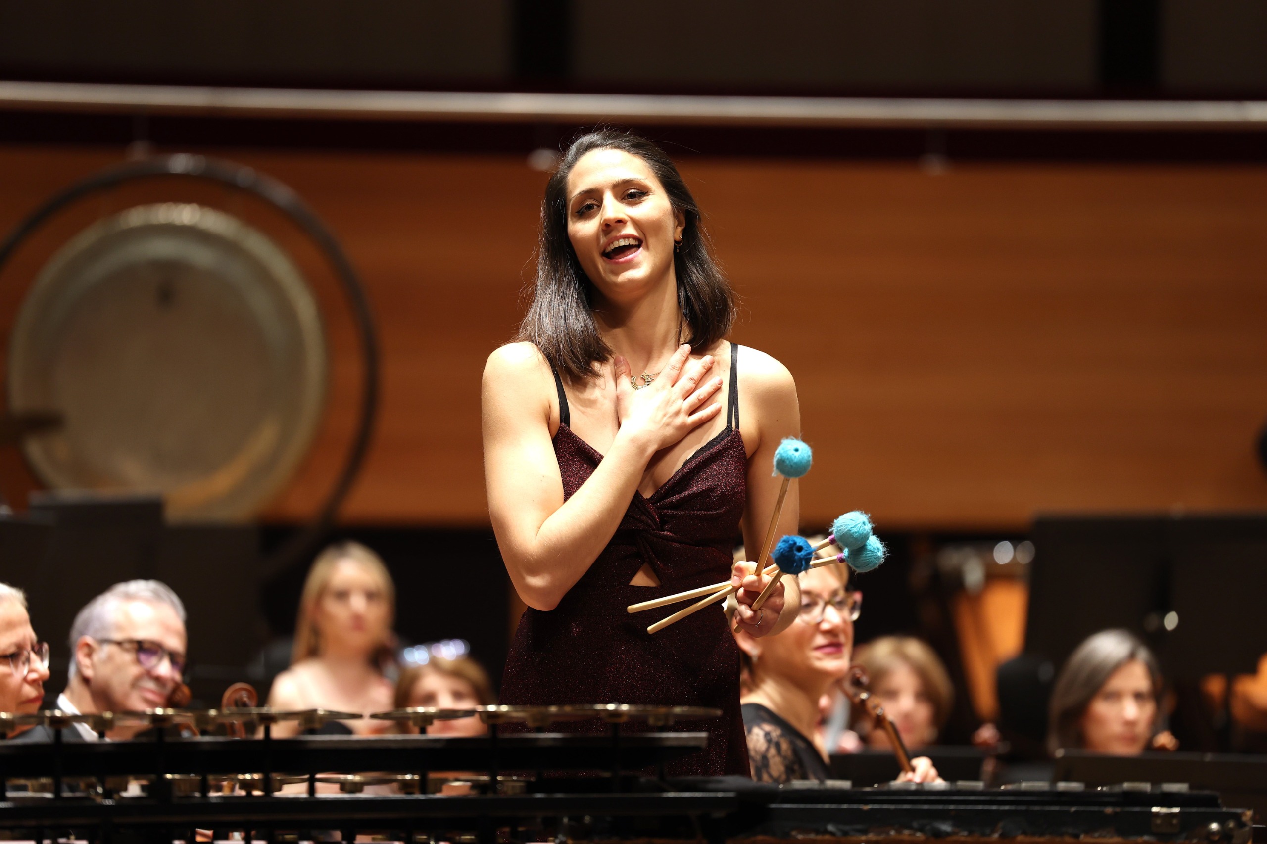 İzmir Devlet Senfoni Orkestrası (İZDSO), dün akşam Ahmed Adnan Saygun Sanat Merkezi’nde (AASSM) unutulmaz bir konsere imza attı.