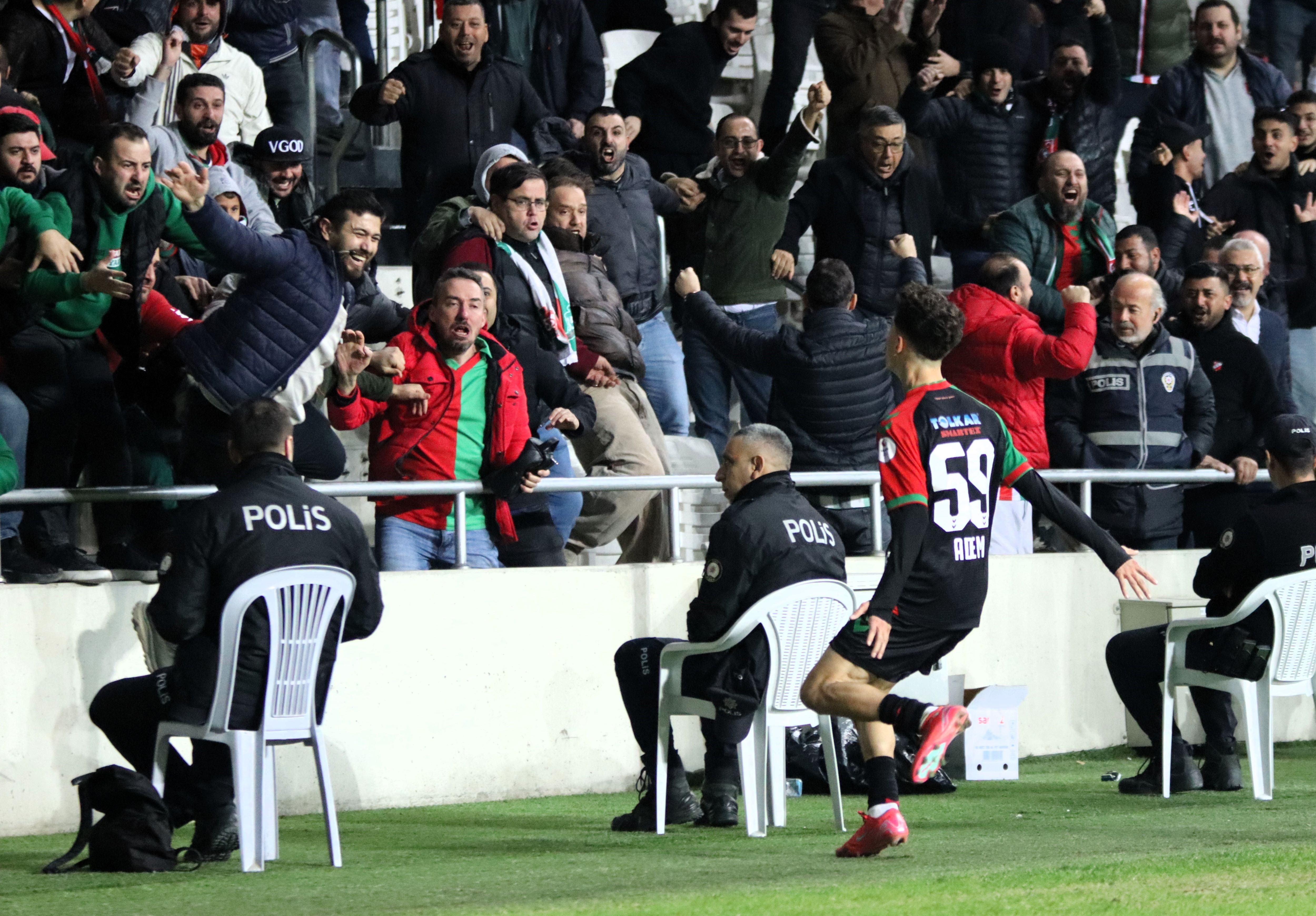 Adem Yeşilyurt Karşıyaka (2)