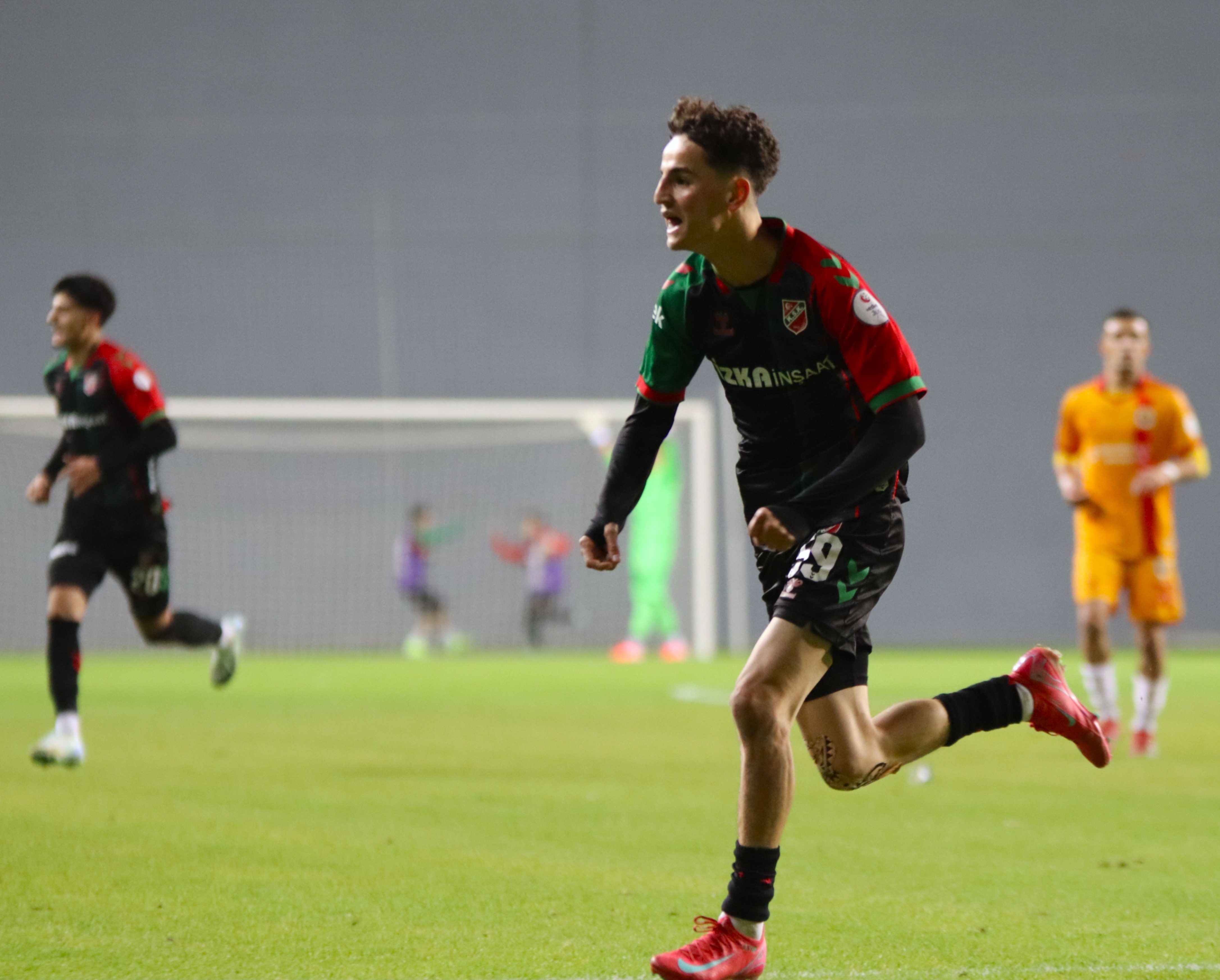 Adem Yeşilyurt Karşıyaka (4)