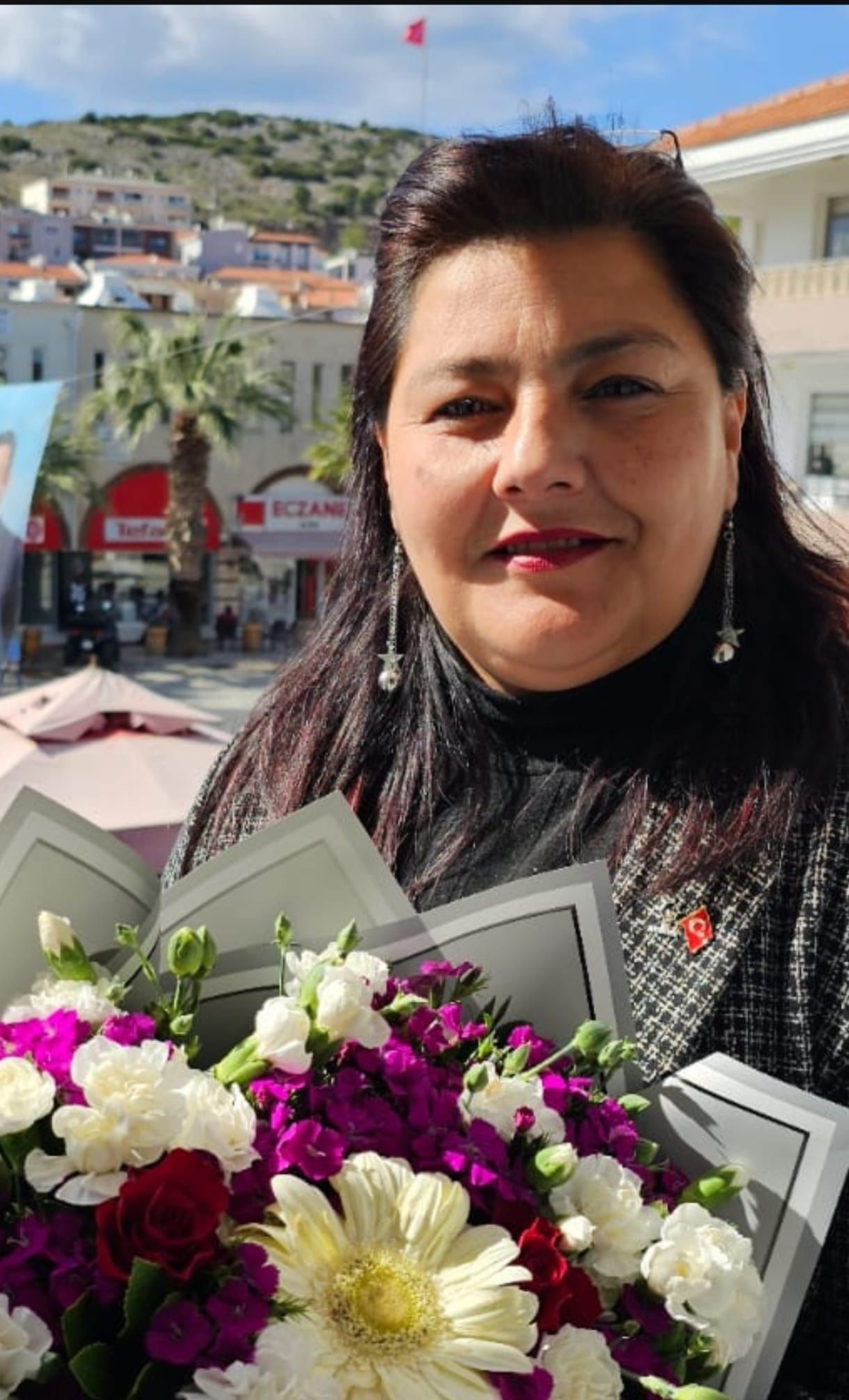 Ak Parti Çeşme Kadın Kolları Başkanı Elif Demirer Görevinden Istifa Etti (2)