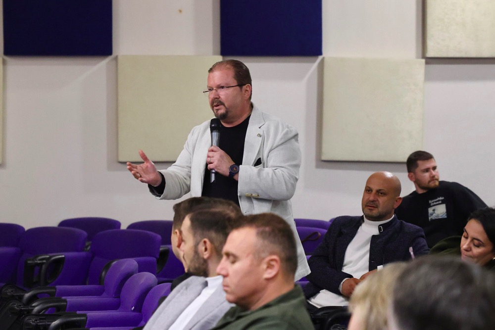 Alaçatı Kentsel Tasarım Rehberi Esnafla Paylaşıldı (2)