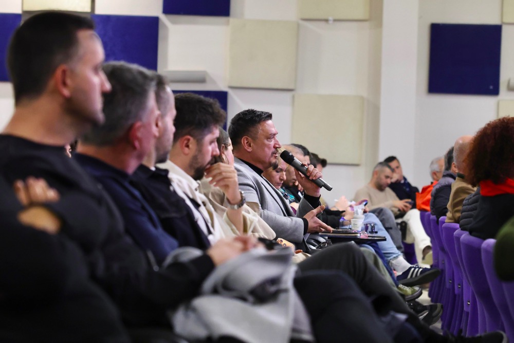 Alaçatı Kentsel Tasarım Rehberi Esnafla Paylaşıldı (3)